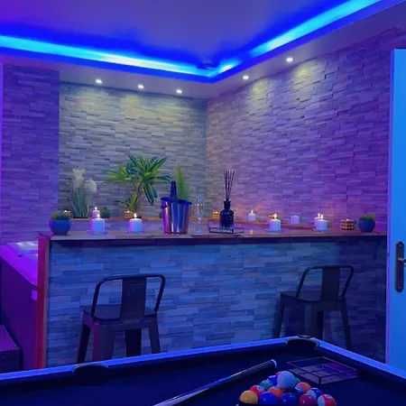 Apartment Avec Jacuzzi Privatif-golden Jacuzzi Leguevin