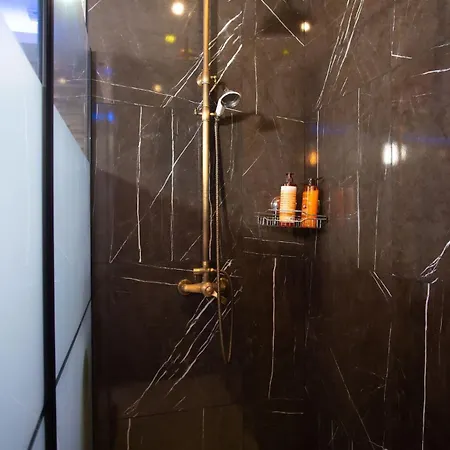 Apartment Avec Jacuzzi Privatif-golden Jacuzzi Leguevin