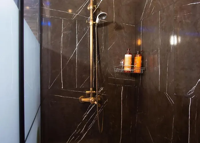 Apartamento Avec Jacuzzi Privatif-golden Jacuzzi Leguevin